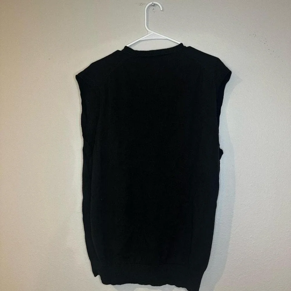 Jos. A. Bank sweater vest in black men's size large in 100% puma cotton.